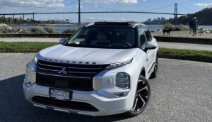 Mitsubishi outlander suv van executive car rental van vancouver 15