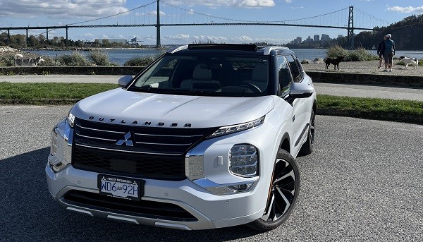 Mitsubishi outlander suv van executive car rental van vancouver 15