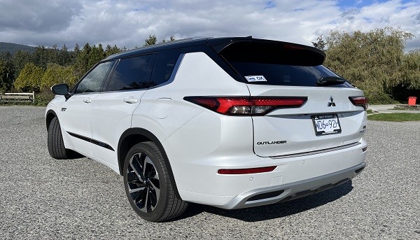 Mitsubishi outlander suv van executive car rental van vancouver 13