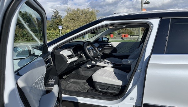 Mitsubishi outlander suv van executive car rental van vancouver 11