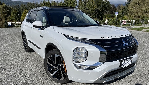 Mitsubishi outlander suv van executive car rental van vancouver 8