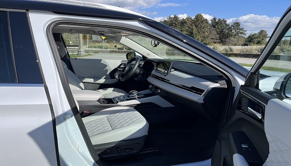 Mitsubishi outlander suv van executive car rental van vancouver 7