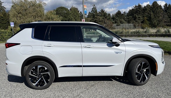 Mitsubishi outlander suv van executive car rental van vancouver 5