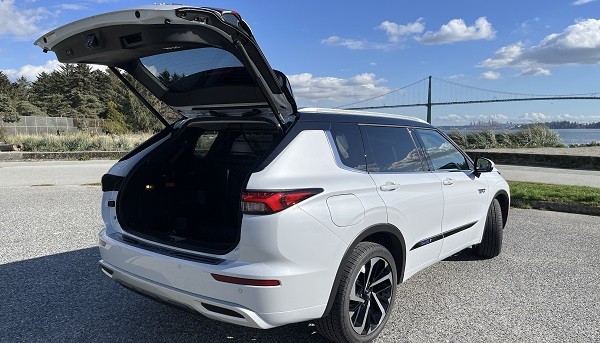 Mitsubishi outlander suv van executive car rental van vancouver 3