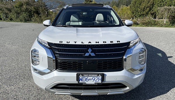 Mitsubishi outlander suv van executive car rental van vancouver 1